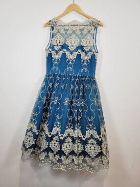 midi dress lace sleeves Gorgeous Floral Lace Long Sleeve Midi Dress L